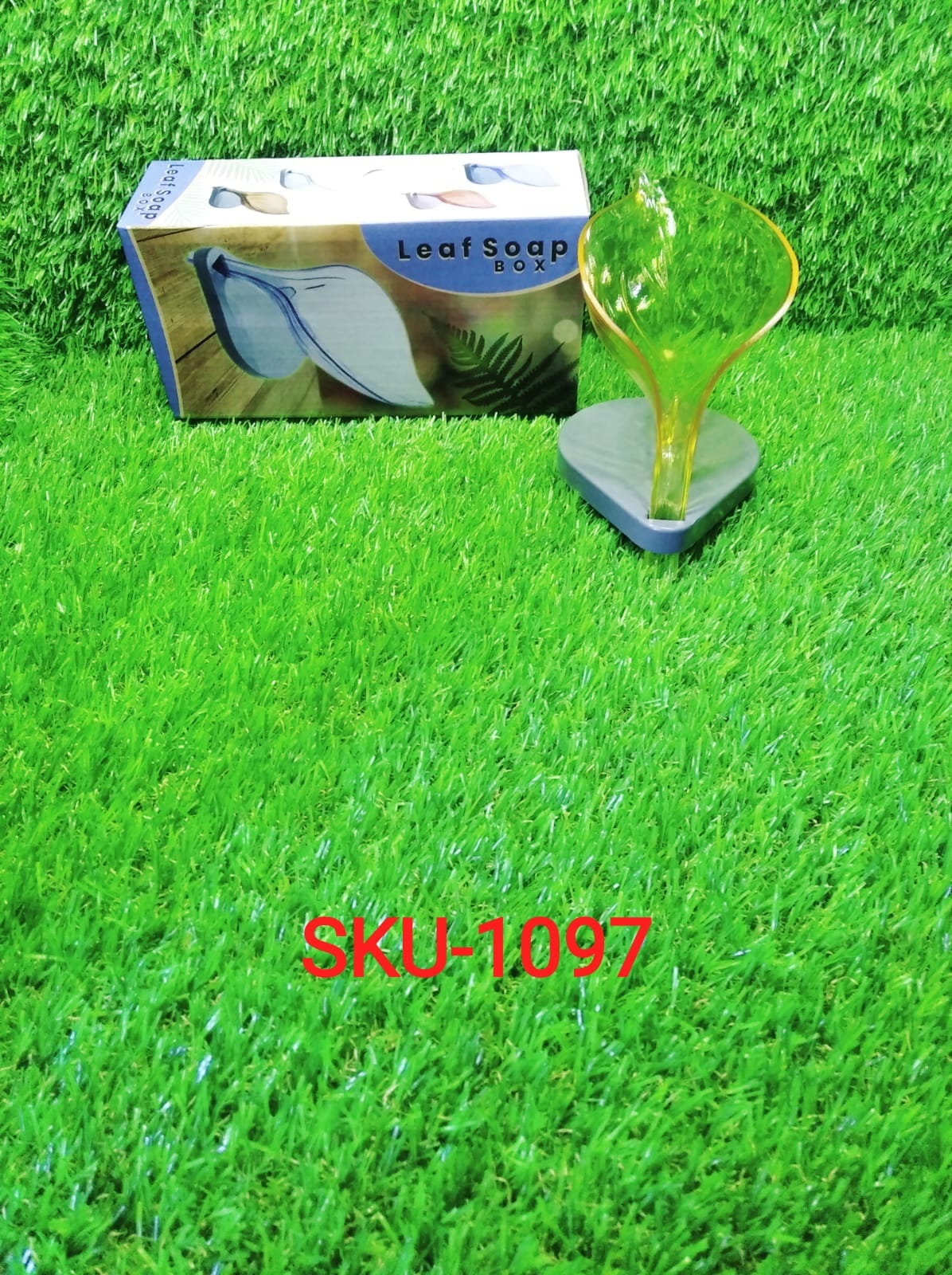 Leaf-shaped self-draining soap holder for bathrooms. Leaf-shaped self-draining soap holder for bathrooms.